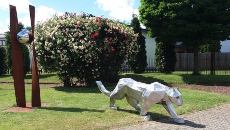 Tiger aus Metall der Kunstschmiede Höller in Niedersachsen, Metallkunst als Tigerskulptur