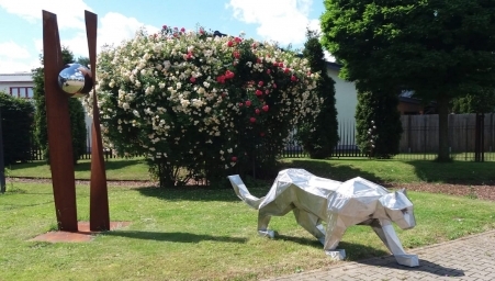 Metallkunst Panther in Metall glänzend, Kunstschmiede Tier-Skulpturen