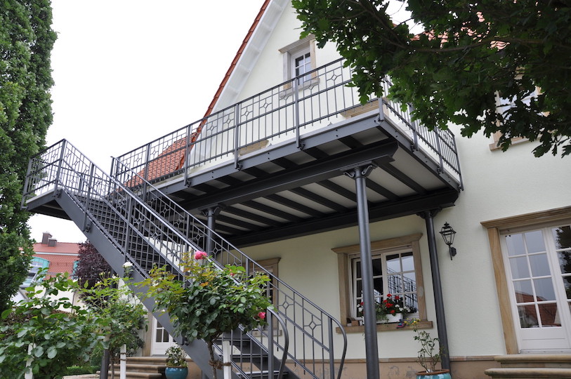 Treppe Aussenbereich design edel hochwertig preiswert günstig schön Qualität