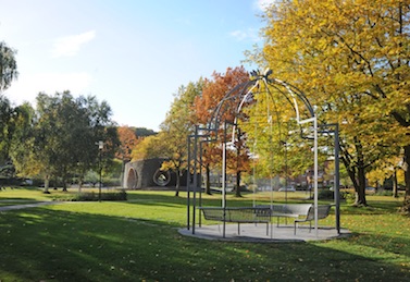 Kunstwerk Pavillion Freizeitpark Stadtpark Kurpark verweilen Ausblick Hotelpark Garten öffentliche Plätze