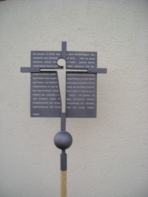 Kreuz aus Metall mit Lasergravur aus dem Osnabrücker Land