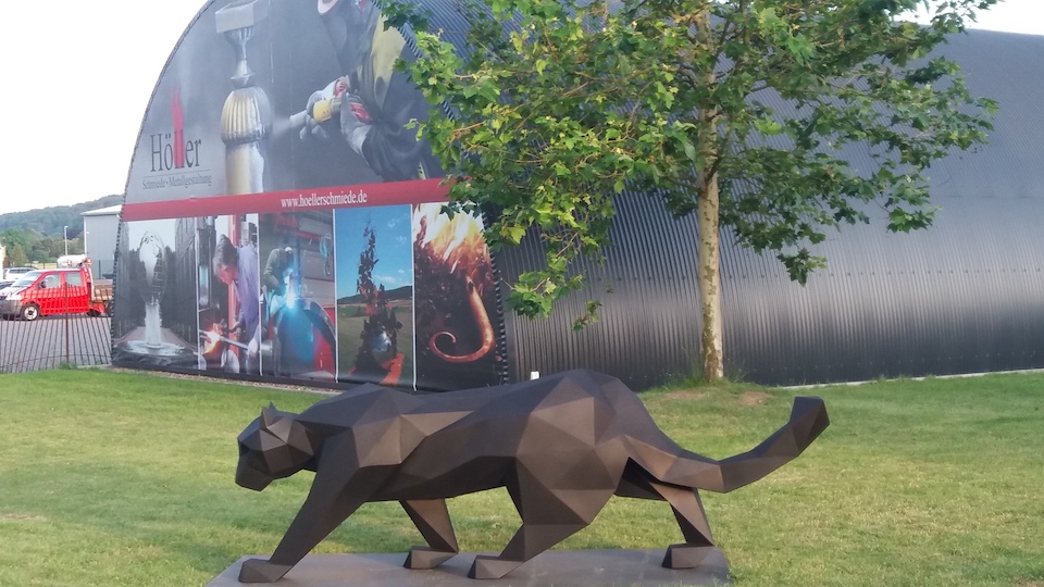 schwarzer Panther Pantherskulptur Tierskulptur Gartenskulptur