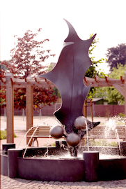 Brunnen Dorfbrunnen Wasserspiel wasserskulptur Ilex