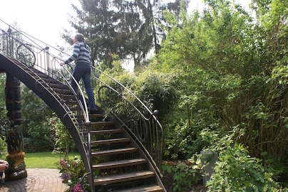 Treppe Entwurf Künstler aussen Designelemente geschwungen Portal  Architektenhaus Designer