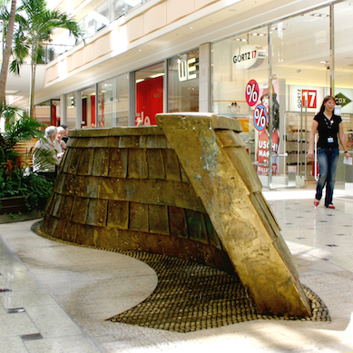 Einkaufspassage Einkaufscenter ECE Wasserspiel Bronze
